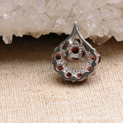 東海縣盛飾珠寶 寶石級(jí)純天然石榴石包銀邊掛墜的魅力與價(jià)值